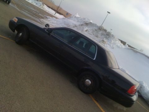 2004 Ford Crown Victoria photo