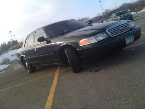 2004 Ford Crown Victoria photo