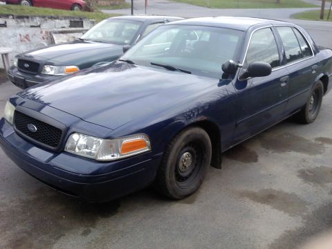 2002 Ford Crown Victoria photo