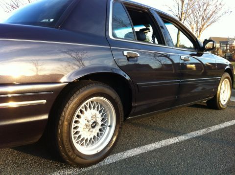 1999 Ford Crown Victoria photo