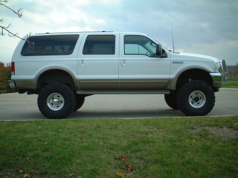 2000 Ford Excursion photo
