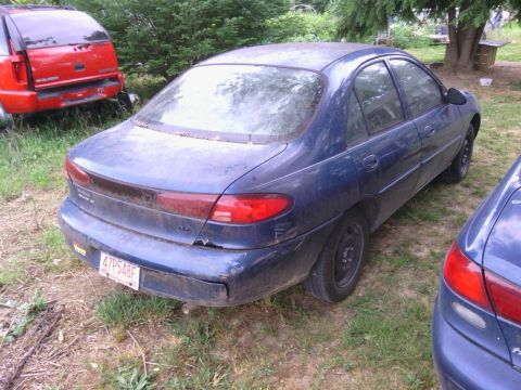 1999 Ford Escort photo