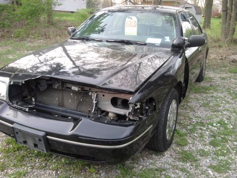 2004 Ford Crown Victoria photo