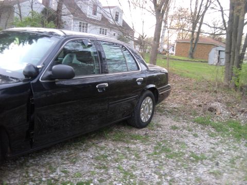 2004 Ford Crown Victoria photo