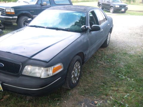 2004 Ford Crown Victoria photo