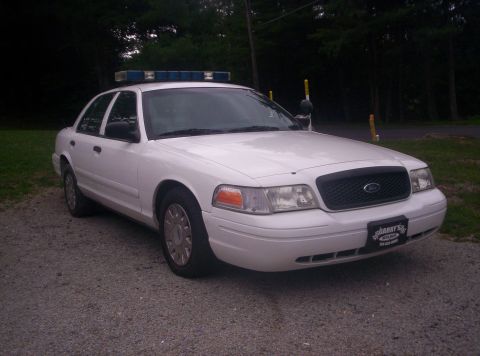 2003 Ford Crown Victoria photo