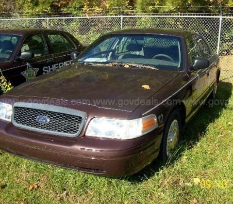 2002 Ford Crown Victoria photo
