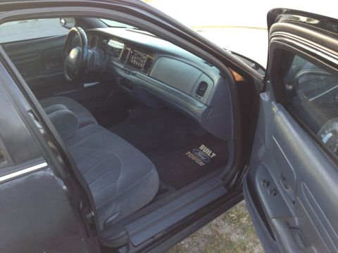 2001 Ford Crown Victoria photo