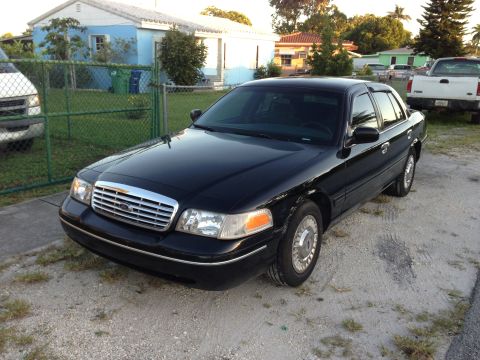 2001 Ford Crown Victoria photo