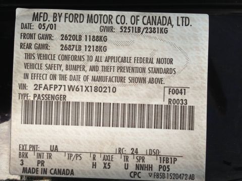 2001 Ford Crown Victoria photo