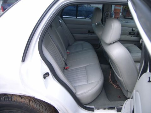 2003 Ford Crown Victoria photo