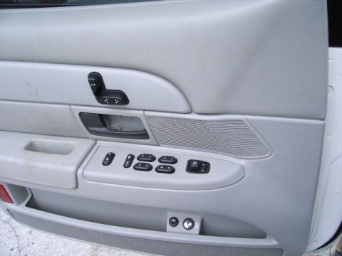 2003 Ford Crown Victoria photo