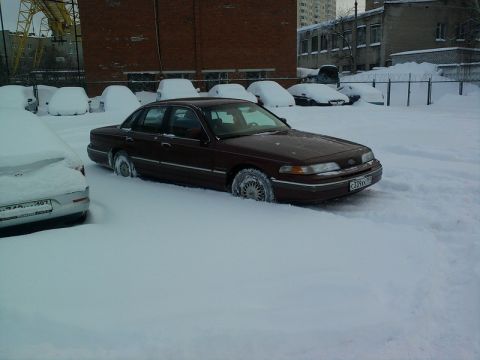 1992 Ford Crown Victoria photo