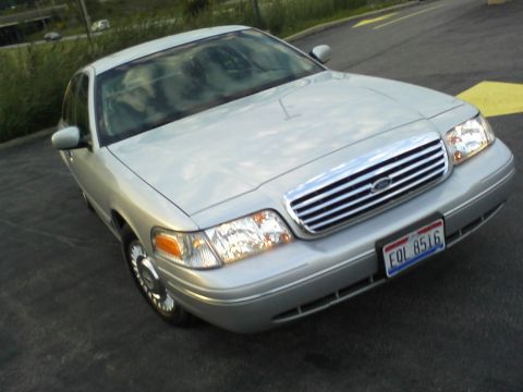 2001 Ford Crown Victoria photo