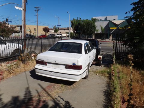 1990 Ford Taurus photo