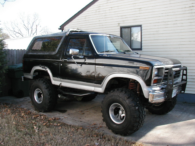 1985 Ford Bronco “moneypit”