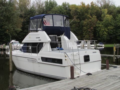 1985 Carver 326 Aft Cabin photo