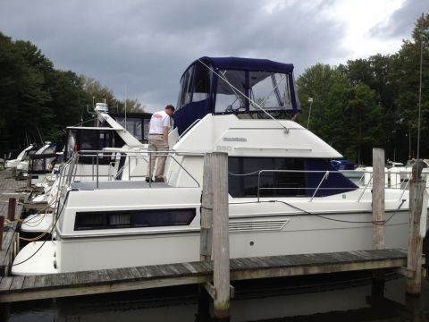 1985 Carver 326 Aft Cabin photo